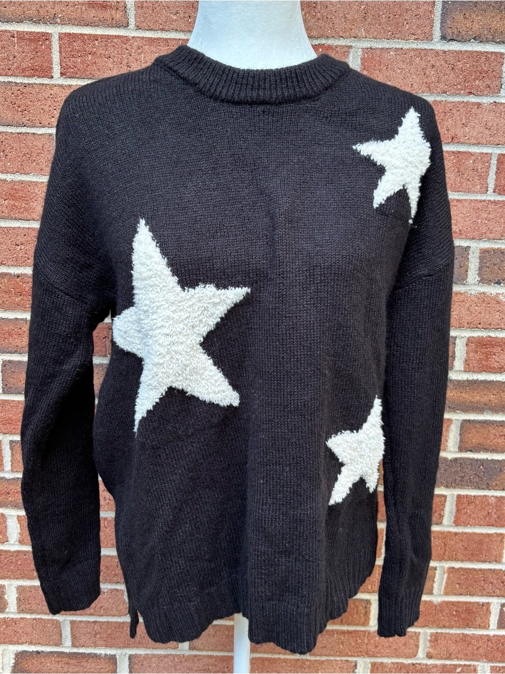 A New Approach Size L Black White Star Fuzzy Knit Sweater
